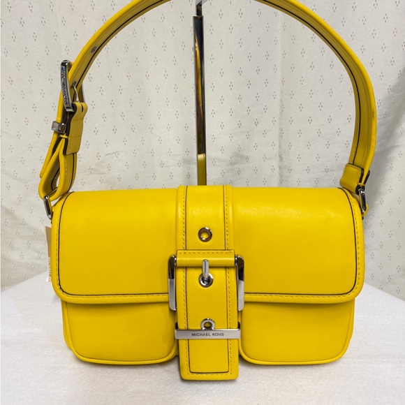 Michael Kors Handbags - Michael Kors MICHAEL MICHAEL KORS
Colby Medium Leather Shoulder Bag